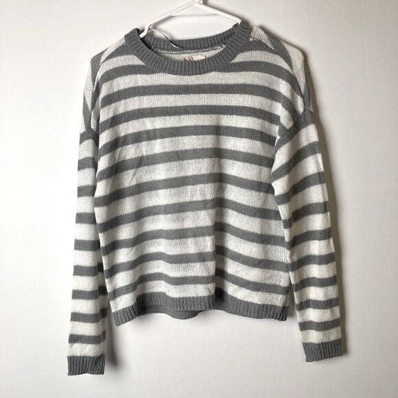 Gray and white sweater - Picture 2 of 3